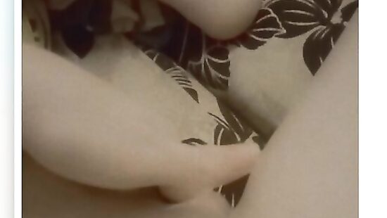 Играюсь с киской