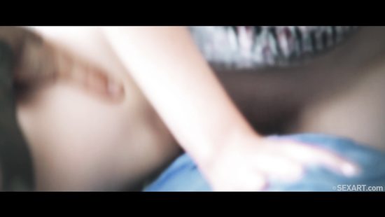 Познакомилась в лифте с татуированным соседом и тут же занялась с ним сексом