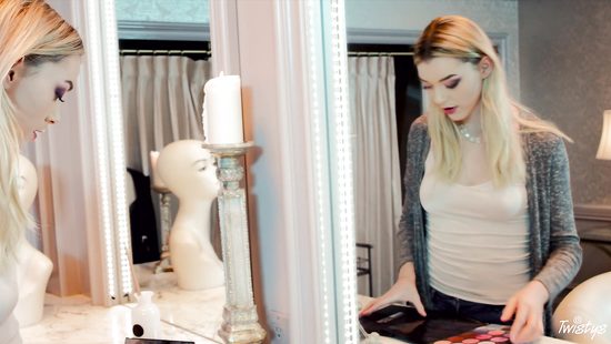 Сотрудница салона красоты развела на лесби секс богатую клиентку