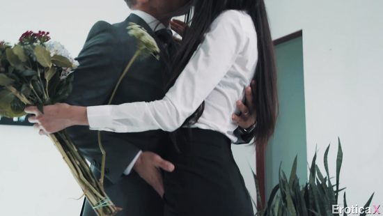 Босс пригласил новую секретаршу на тайное свидание и не пожалел об этом