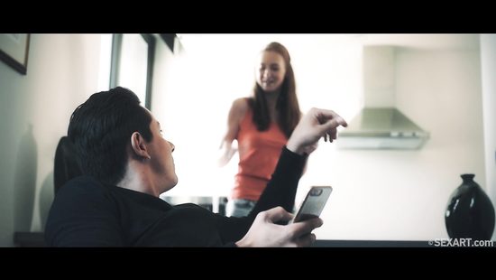 Рыжая познакомилась в лифте с соседом и пригласила парня трахаться