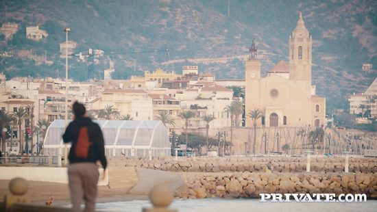 Иностранец вылизал киску русской девке и насадил на свой кукан