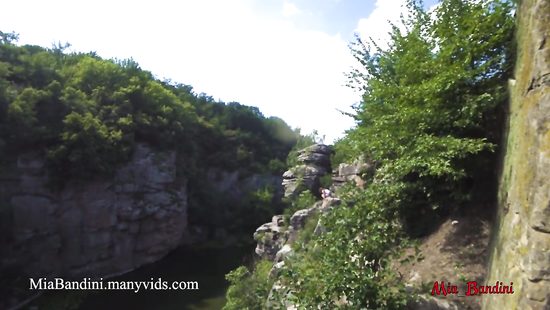 Высоко в горах бойфренд чпокнул распутную подругу и накормил спермой