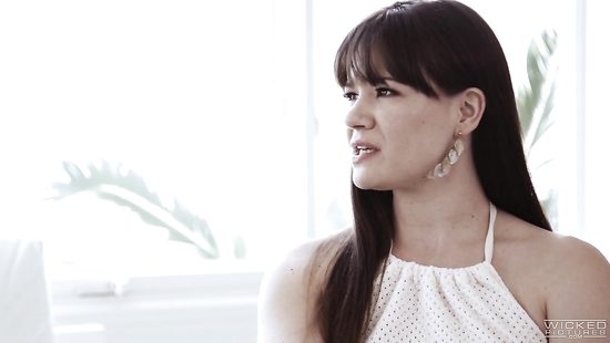 После собрания анонимных нимфоманок милфа трахнулась с горячим любовником