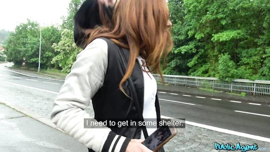 На остановке в Праге снял красивую студентку и за 4000 крон поимел её