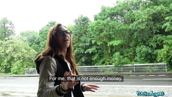 На остановке в Праге снял красивую студентку и за 4000 крон поимел её