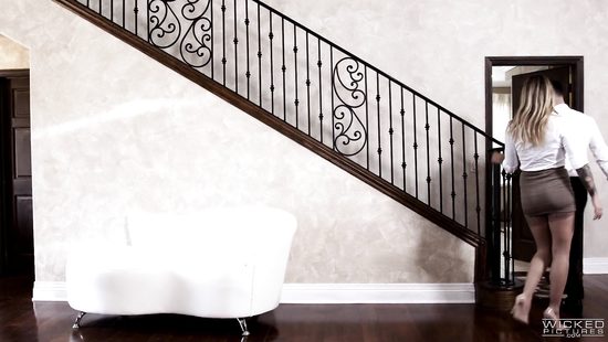 Татуированная нимфоманка рассказала как чпокалась с бородатым чуваком