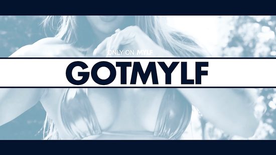 На зелёной лужайке бородатый сосед поимел голодную грудастую милфу