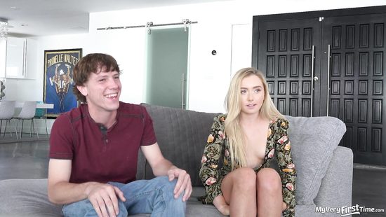 На кастинге молодая блондинка согласилась чпокнуться с первым встречным