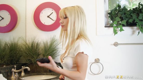 Объяснил падчерице что дрочить не хорошо с помощью своего большого члена