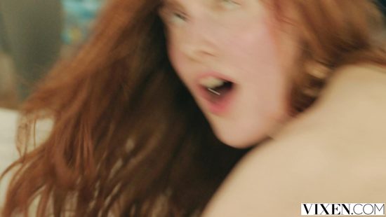 Незнакомец показал рыжухе не только достопримечательности, но и свой член