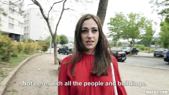 Пососала член пикаперу от первого лица и дала себя трахнуть за деньги