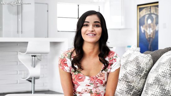 Не догадывалась что на кастинге её трахнет агент толстым членом