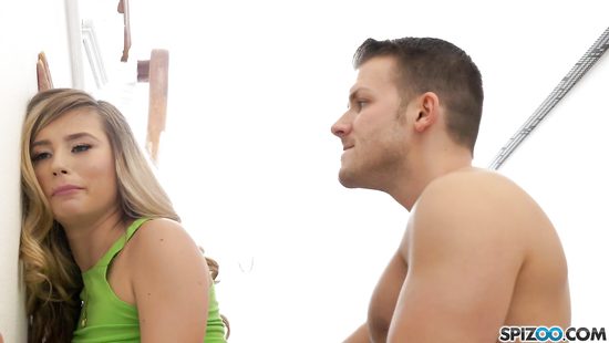 Сняла комнату и первым делом запрыгнула на член симпатичного соседа