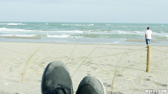 На пляже незнакомец развёл на секс за деньги красивую девчонку