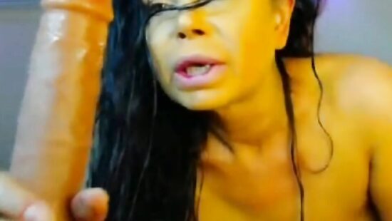 Пуся любит играть