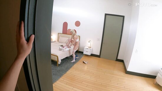 Нянька, пойманная за киску