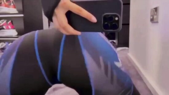 Немного попки)