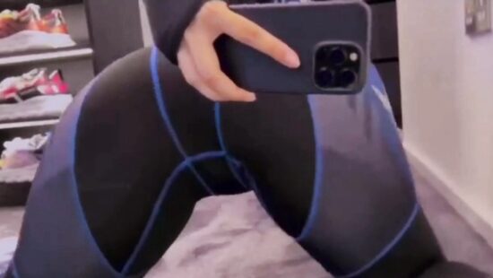 Немного попки)