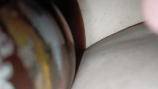 Засунул бутылку в жопу спящей подруге