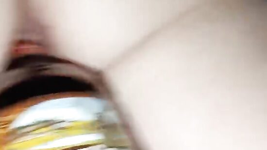 Засунул бутылку в жопу спящей подруге