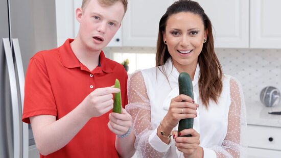 Свидание с подругой мачехи 4: Повышай градус