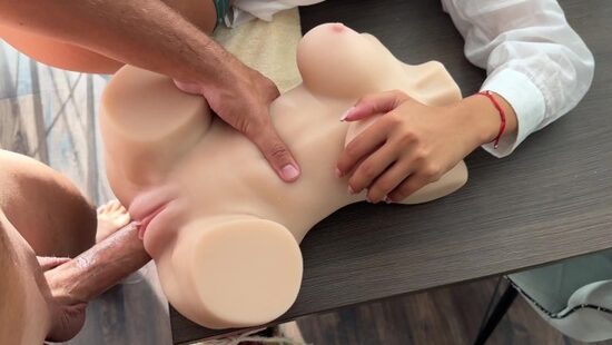 Ты же не будешь соперничать с игрушкой для члена?