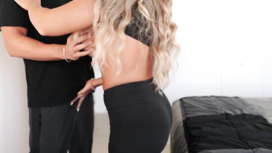 Классную жопу в лосинах не спрятать