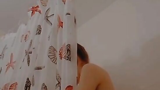 Немножко танцую в душе