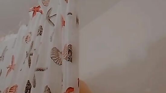 Немножко танцую в душе