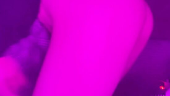 Посмотри что я прячу под юбочкой