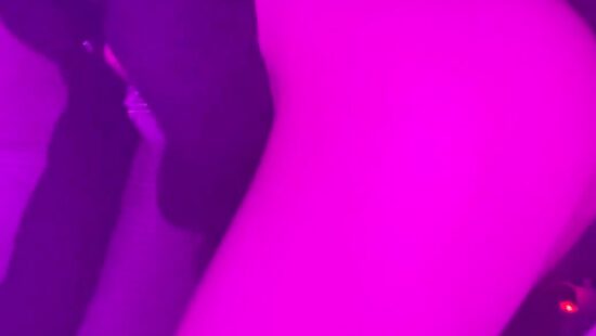 Посмотри что я прячу под юбочкой