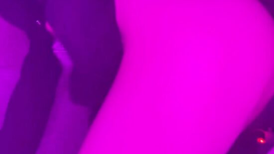 Посмотри что я прячу под юбочкой