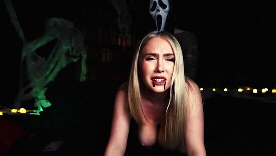 Чем кровососка занята в тени?