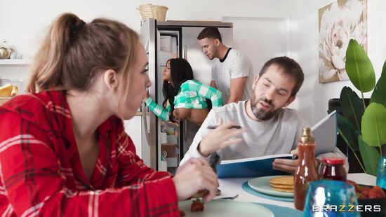 Блины, пижама и мокрая киска