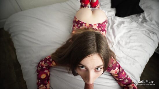 Сестренке холодно в пижаме