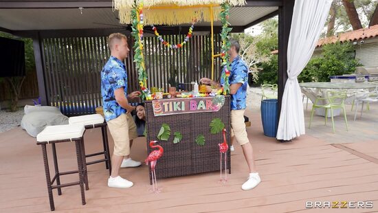 Следите за своей работой, а не моей женщиной