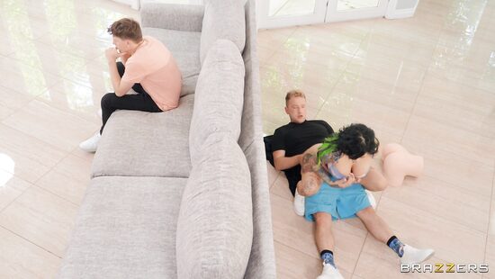 От фальшивой задницы к настоящей киске