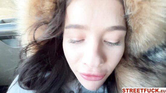 Не в то такси села, милочка