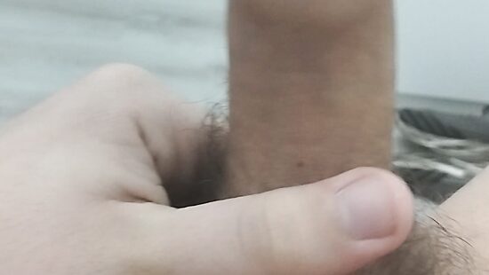 Дрочу член с закрытой головкой