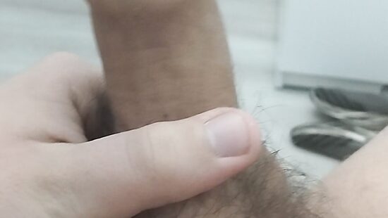 Дрочу член с закрытой головкой