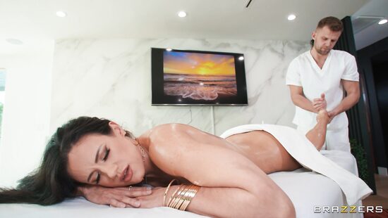 Трудно быть горячей разведенкой