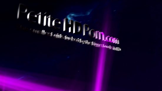 Молодая красотка на скрипучей кровати тащится от толстого члена бойфренда