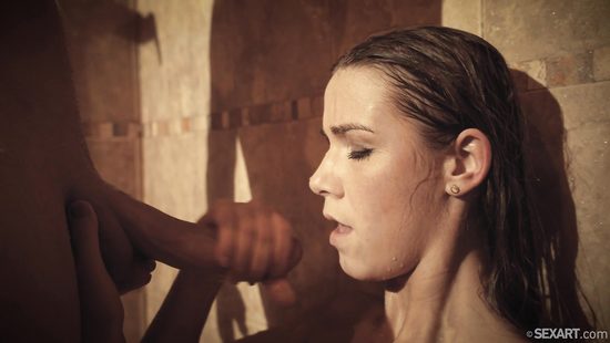 Влажная страсть в душевой комнате молодых любовников