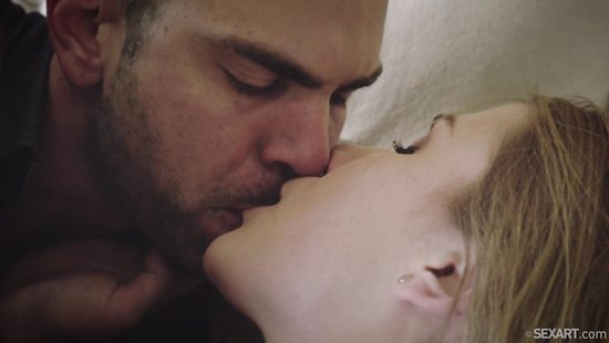 Взаимная мастурбация окончилась диким сексом горячей парочки на камеру