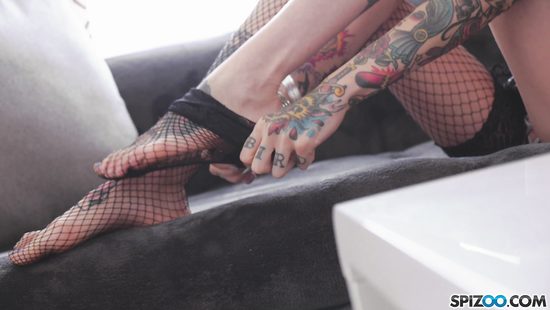 Чёрный мужик качественно отпорол длинноногую брюнетку большим хером