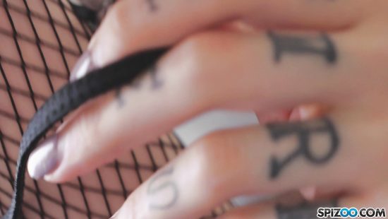 Чёрный мужик качественно отпорол длинноногую брюнетку большим хером