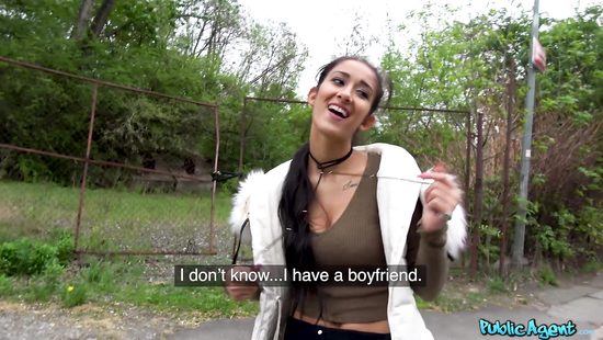 За 400 евро подписалась на фотосессию, а за 800 отдалась пикаперу