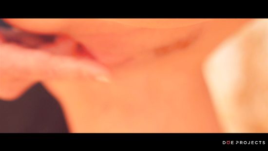 Встретил на пляже мастурбирующую голую русалку и дал ей на клык