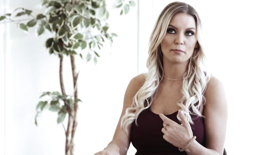 Спортивная бабёнка забежала на палочку к молодому любовнику